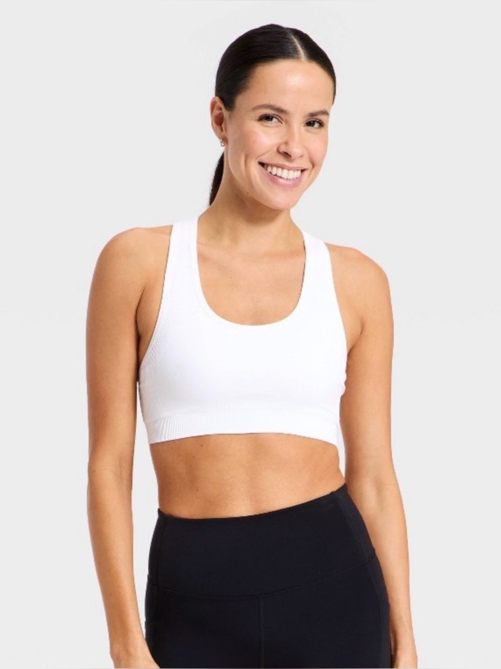 Women’s seamless medium support racerback sports bra